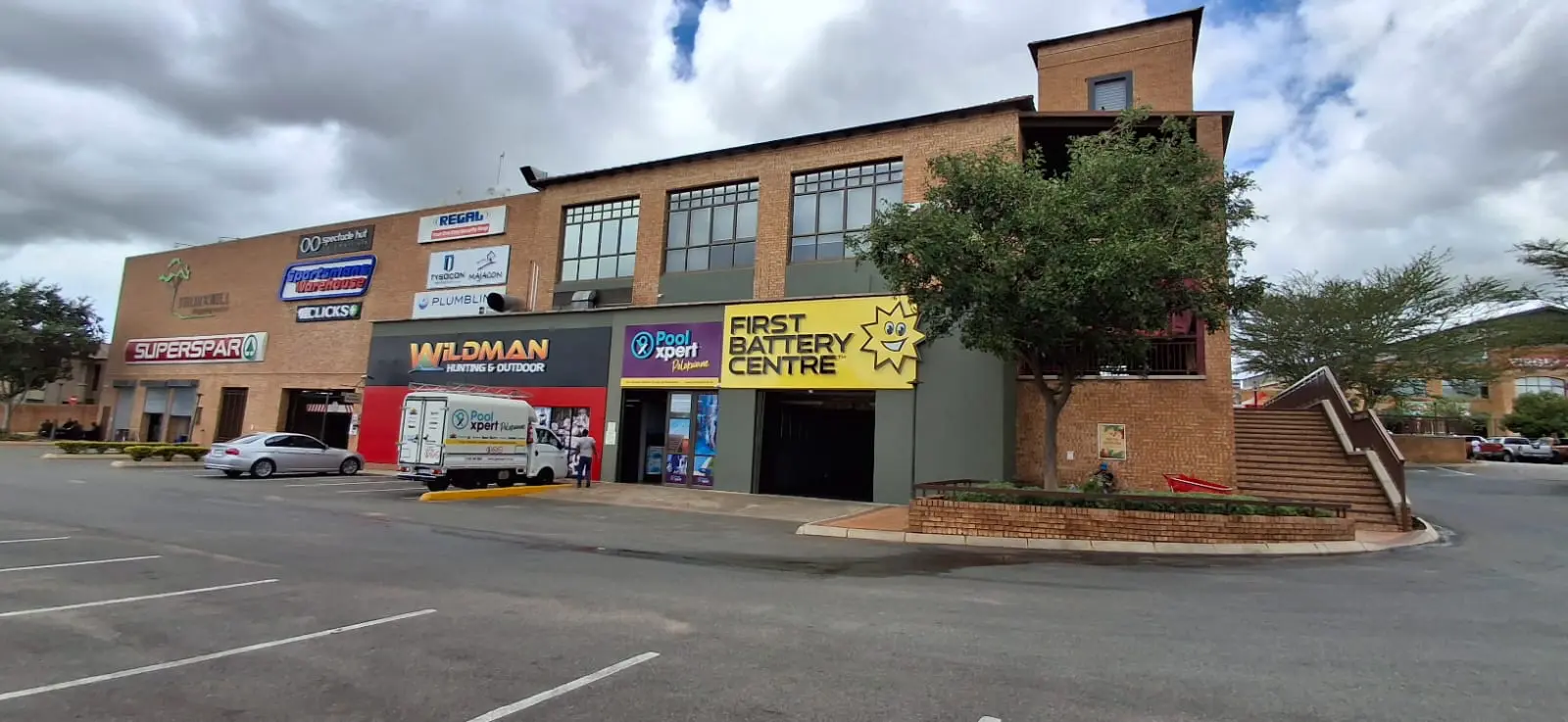 Thornhill Shopping Centre Thornhill Shopping Centre